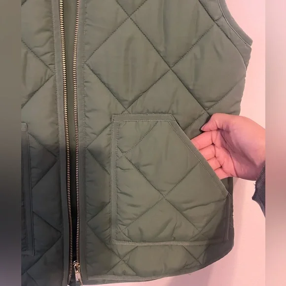 Green Quilted Vest - Picture 4 of 6